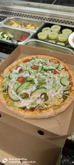 12. Salat Pizza